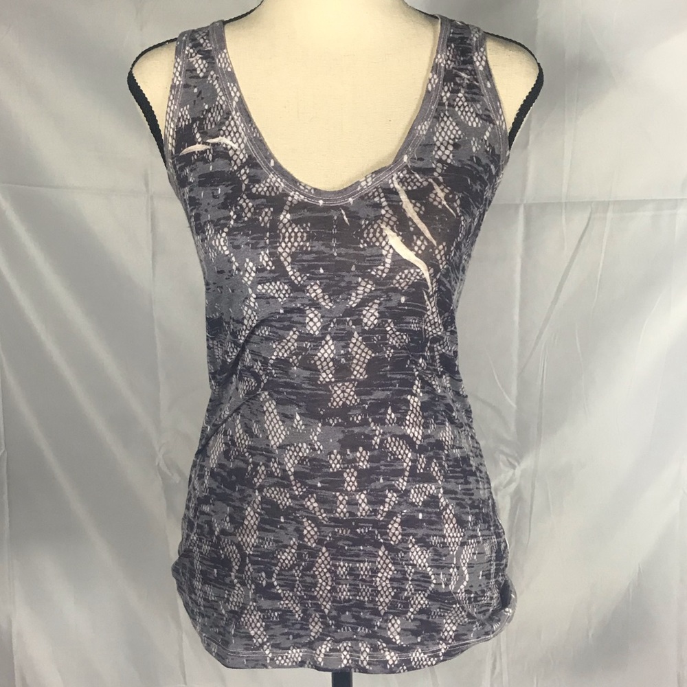 Modern and form fitting purplish/grey pattern tank
